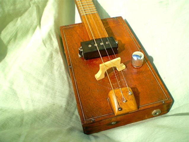 Cigar box instrument